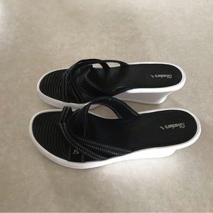Sketchers sandals ladies size 10 1/2 - 11